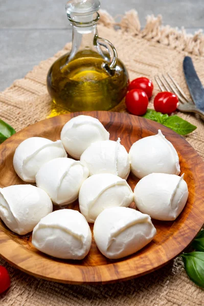 Chutné Italské Jídlo Čerstvé Bílé Buvolí Mozzarella Měkké Sýrové Kuličky — Stock fotografie
