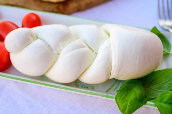 Frischer Weicher Weißer Italienischer Käsezopf Mozzarella Büffel Aus Italienischer Büffelmilch — Stockfoto