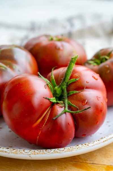 Nova Colheita Tomates Herança Rabanete Roxo Grandes Preto Crimeia Perto — Fotografia de Stock