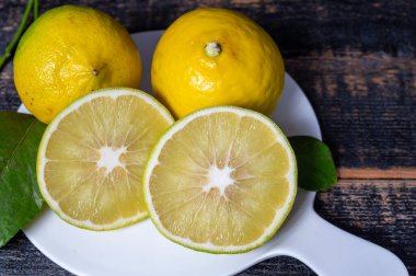 Taze olgun bergamot portakal meyveleri, Earl Grey çayı, ilaç ve kaplıca tedavilerinde kullanılan mis kokulu narenciye.