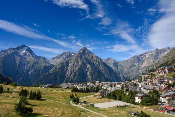 Paisagem Com Vista Para Estação Esqui Les Deux Alpes Picos — Fotografia de Stock