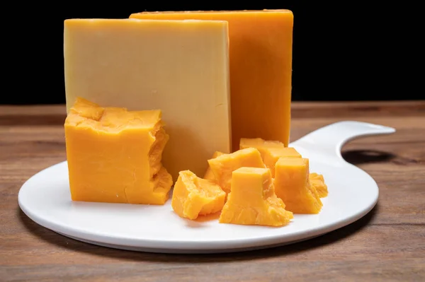 Коллекция Сыра Оранжевый Желтый Копченый Британский Сыр Англии — стоковое фото