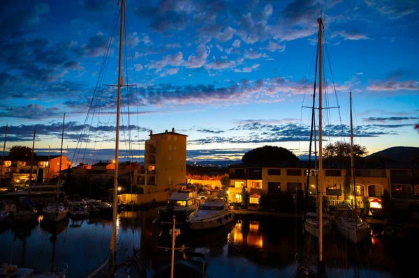 Travel Summer Vacation Destination Night View Houses Roofs Canals Boats — Stock Photo, Image