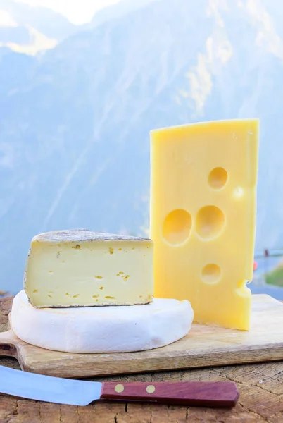 Коллекция Сыров Французский Эмменталь Томм Reblochon Savoie Сыры Подаются Открытом — стоковое фото