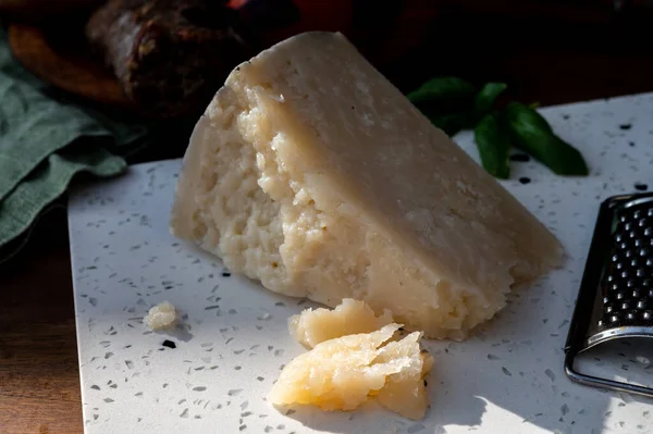 Colección Queso Queso Oveja Italiano Duro Envejecido Pecorino Negro Isla —  Fotos de Stock