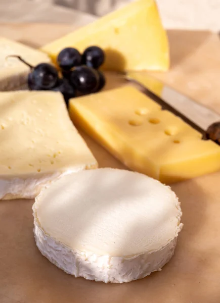 Colección Quesos Franceses Sobre Tabla Mármol Emmental Carre Aurillac Petit — Foto de Stock