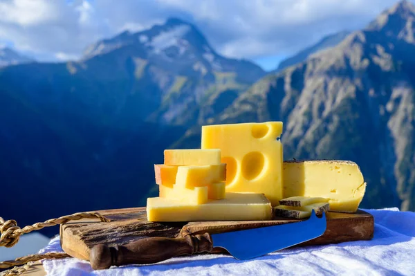 Collezione Formaggi Abbellimento Francese Abbondanza Emmental Tomme Savoie Formaggi Serviti — Foto Stock