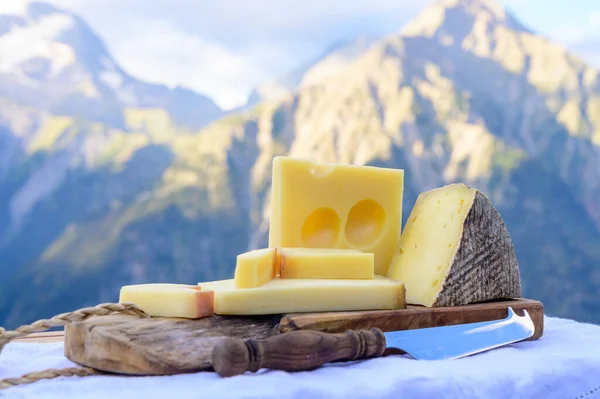 Collezione Formaggi Abbellimento Francese Abbondanza Emmental Tomme Savoie Formaggi Serviti — Foto Stock