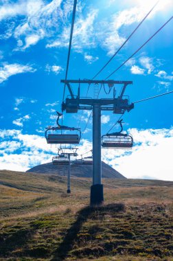 Yaz mevsiminde Les deux Alpes ve Alp Dağları 'ndaki kayak asansöründen manzara, Ecrins aralığı, Isere, Fransa