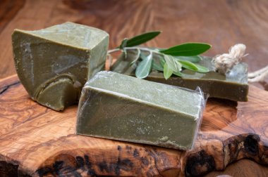 Provence, Fransa 'dan el yapımı biyo-bitkisel doğal zeytin ve defne yaprağı sabunu.