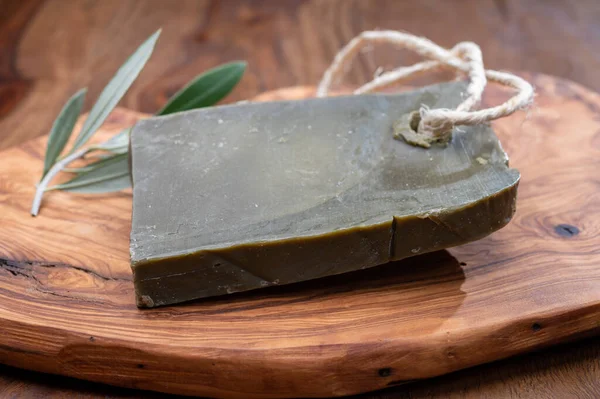 Green Block Handmade Bio Vegetal Natural Olives Bay Leaf Soap — Stock Photo, Image