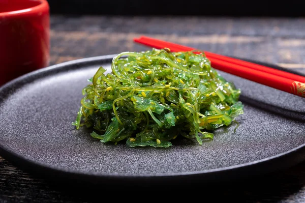 Comida Marinha Vegetariana Saborosa Japão Salada Wakame Algas Verdes Close — Fotografia de Stock