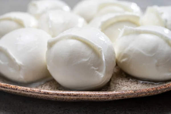 Leckeres Italienisches Essen Frischer Weißer Büffelmozzarella Weichkäsebällchen Aus Kampanien Aus — Stockfoto