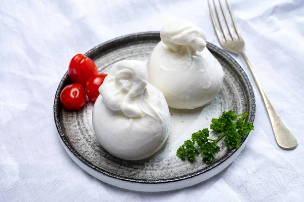 Käsekollektion Frische Weiche Weiße Burrata Käsebällchen Aus Mozzarella Und Sahne — Stockfoto