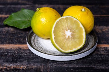 Taze olgun bergamot portakal meyveleri, Earl Grey çayı, ilaç ve kaplıca tedavilerinde kullanılan mis kokulu narenciye.