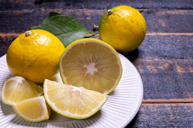 Taze olgun bergamot portakal meyveleri, Earl Grey çayı, ilaç ve kaplıca tedavilerinde kullanılan mis kokulu narenciye.