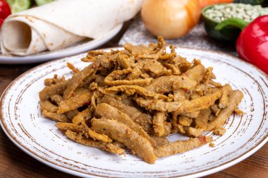 Vejetaryen baharatlı Shawarma et taklidi tahıl, soya fasulyesi, sebze ve baklagillerden yapılır.