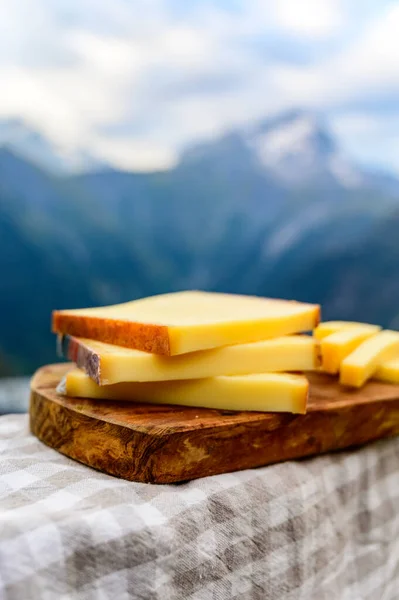 Raccolta Formaggi Comte Francese Beaufort Formaggio Latte Vaccino Abbondanza Servito — Foto Stock