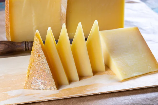 Collezione Formaggi Comte Francese Formaggi Gruyere Svizzeri Vicino — Foto Stock