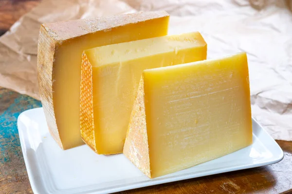 Sajtkollekció Francia Gróf Svájci Gruyere Sajtok Közelről — Stock Fotó