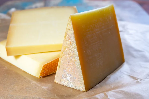 Collezione Formaggi Comte Francese Formaggi Gruyere Svizzeri Vicino — Foto Stock