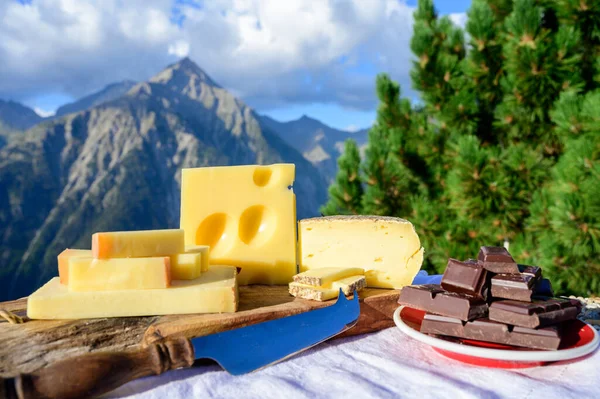 Ost Samling Fransk Beaufort Abondance Emmental Tomme Savoie Ostar Serveras — Stockfoto