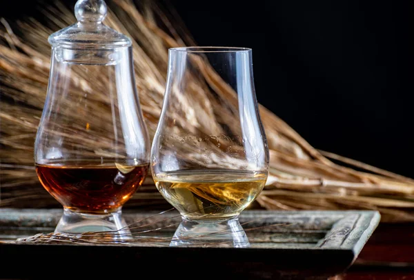 Glasses Single Malt Blended Scotch Whisky Served Bar Edinburgh Scotland — Stock Photo, Image
