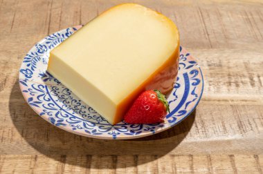 Peynir koleksiyonu, Hollanda 'da inek sütünden yapılmış bir parça Hollanda gouda peyniri.