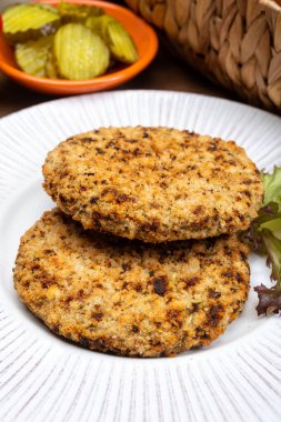 Yuvarlak köfteli vejetaryen hamburgerler yapmak veya tahıllardan, sebzelerden ve baklagillerden yapılan hamburgerler.