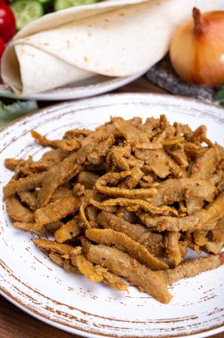 Vejetaryen baharatlı Shawarma et taklidi tahıl, soya fasulyesi, sebze ve baklagillerden yapılır.