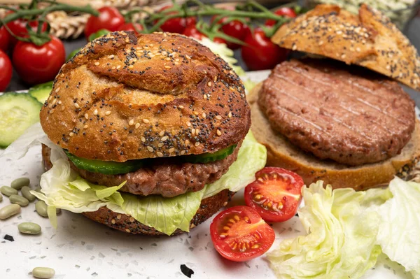 Making Tasty Vegetarian Vegan Hamburger Plant Based Soya Beans Burger — Stock Photo, Image