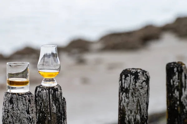 Proeverij Van Dram Single Malt Whisky Aan Zee Schotland Oude — Stockfoto