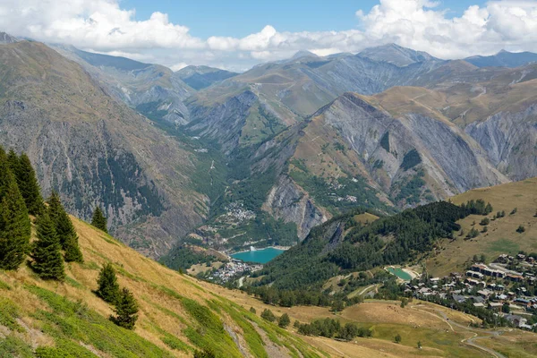 Vandring Nära Skidstationen Les Deux Alpes Och Utsikt Över Alpina — Stockfoto