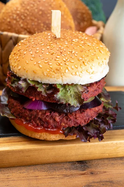 Saborosos Cheeseburgers Vegetarianos Hambúrgueres Com Rissóis Redondos Hambúrgueres Feitos Grãos — Fotografia de Stock