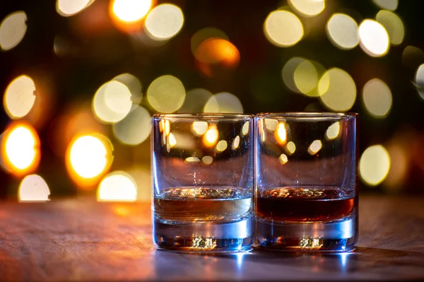 Gläser Single Malt Und Blended Scotch Whisky Serviert Einer Bar — Stockfoto