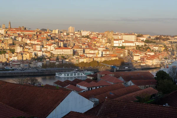 Günbatımında Portekiz Porto Şehrinin Eski Bir Kısmında Panoramik Manzara — Stok fotoğraf