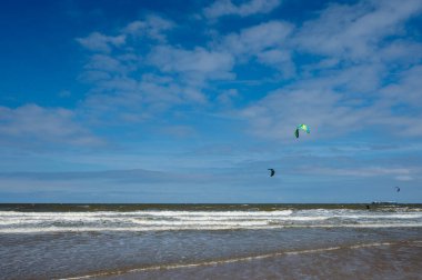 Küçük Belçika kasabasındaki sarı kumlu plajlar Knokke-Soygunu, lüks tatil beldesi, yaz tatili