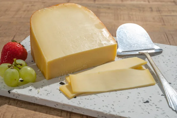 Colección Quesos Pedazo Queso Gouda Holandés Joven Hecho Leche Vaca — Foto de Stock