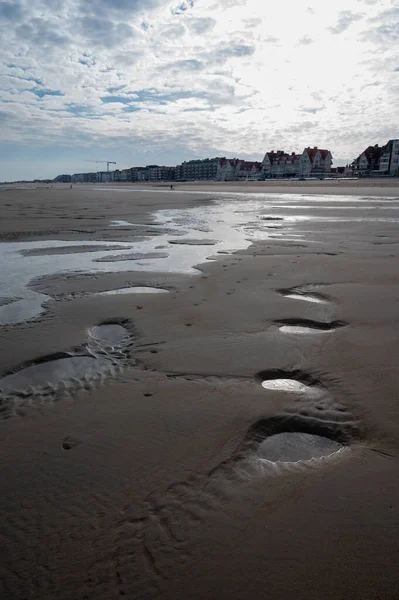 Período Viaje Bajo Playa Arena Amarilla Pequeña Ciudad Belga Haan — Foto de Stock