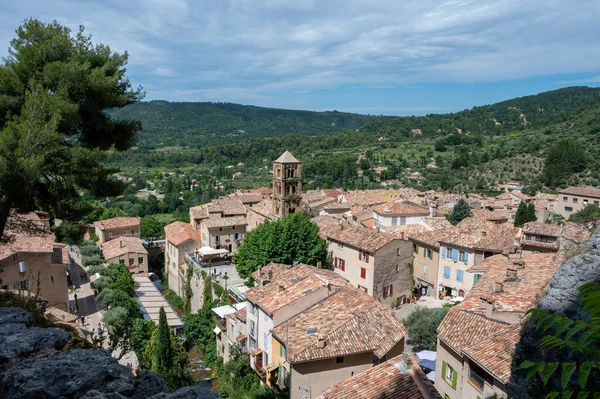 Vista Las Montañas Acantilado Casas Antiguas Valle Verde Remoto Pueblo — Foto de Stock