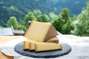 Peynir koleksiyonu, Fransız peyniri kontu, Beaufort, abondance ve yaz aylarında Haute-Savoie 'de bir Fransız köyü.