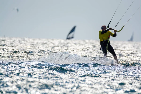 2021 Deportes Acuáticos Extremos Lámina Alas Kitesurf Windsurfindg Día Ventoso — Foto de Stock