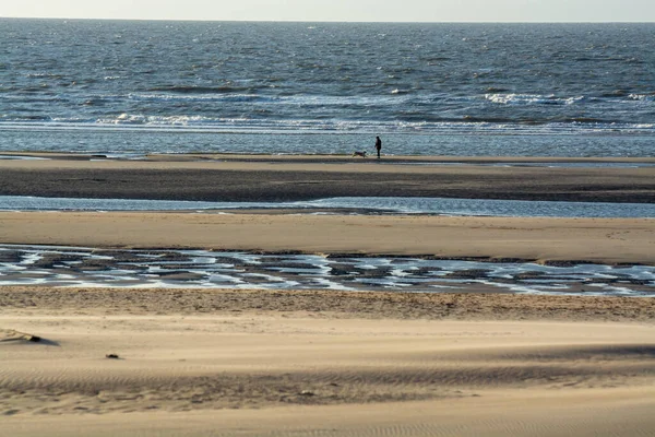 Gul Sandstrand Lilla Belgiska Staden Haan Eller Coq Sur Mer — Stockfoto