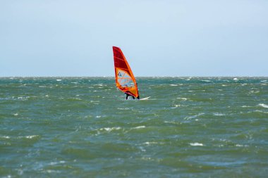 Hollanda 'da Kuzey Denizi' nin soğuk sularında aşırı su sporu