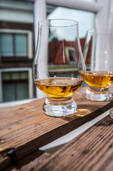 Dram Whisky Escocés Malta Simple Servido Vidrio Degustación Con Vista — Foto de Stock