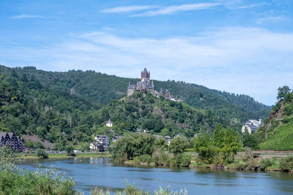 Vista Sobre Rio Mosel Colinas Com Vinhas Castelo Cidade Velha — Fotografia de Stock