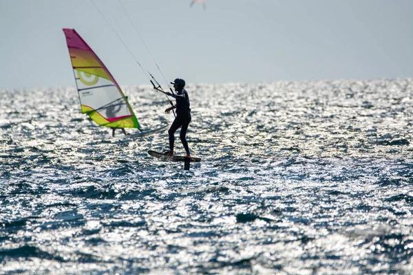 2021 Extreme Wassersportarten Tragflächen Kitesurfen Windsurfen Windiger Tag Strand Von — Stockfoto