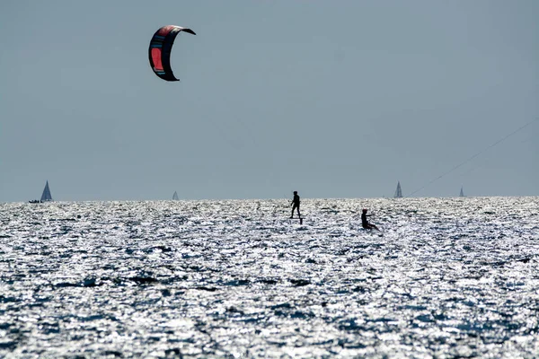 2021 Deportes Acuáticos Extremos Lámina Alas Kitesurf Windsurfindg Día Ventoso — Foto de Stock