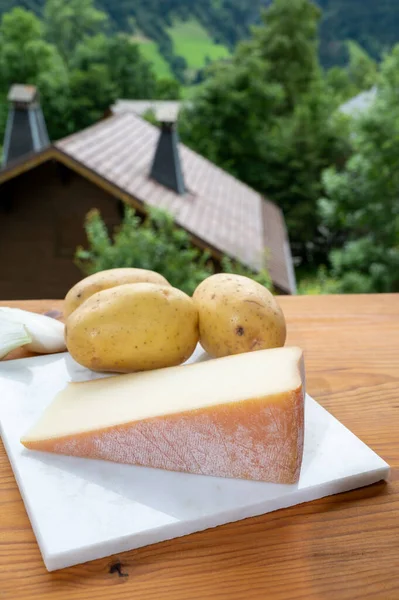 Smaken Van Savoia Franse Koeienkaas Voor Gratin Abondance Aardappelen Franse — Stockfoto