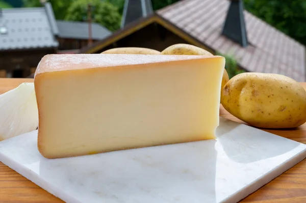 Chutná Savojsko Francouzský Kravský Sýr Pro Gratin Abondance Brambory Francouzská — Stock fotografie